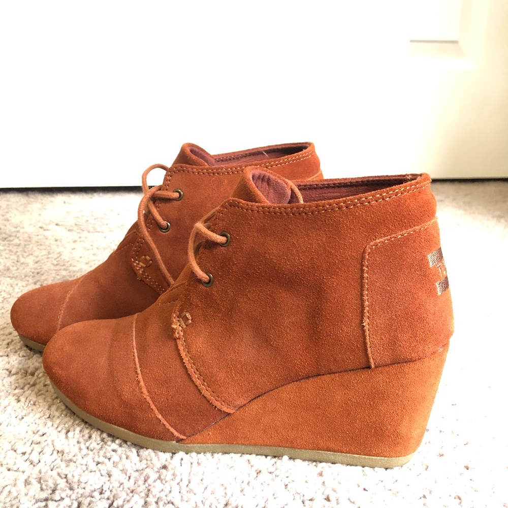 Toms Kala wedges - like new! - suede leather burnt orange Oxford ankle booties